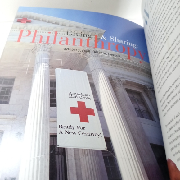 1998 Stamp Yearbook. Stamp Book. United States Postal Service Book - Picture 13 of 13